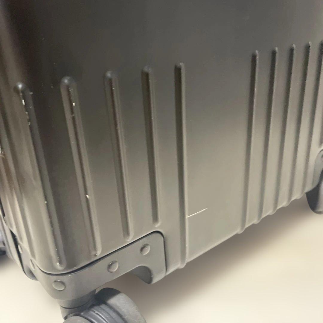 イノベーター　ブラック36L アルミスーツケース