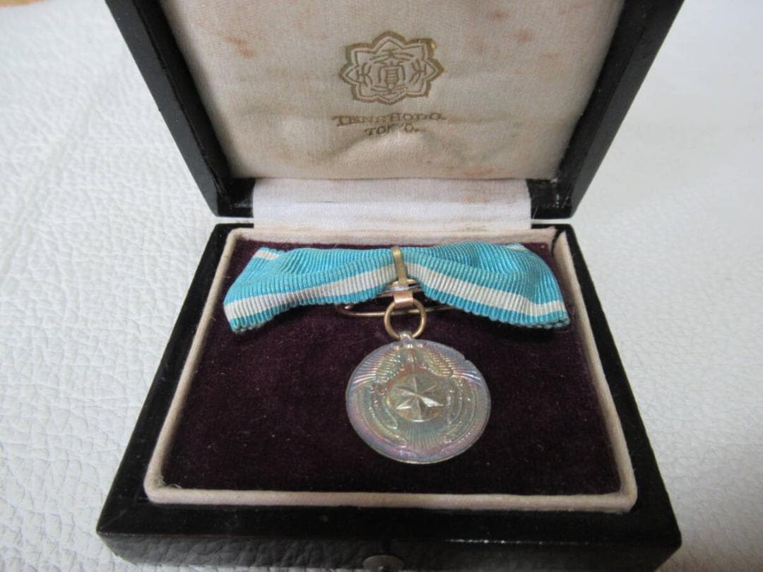 未使用 明治時代 黒漆塗箱付◆帝国軍人後援会 特別徽章 銀製 勲章/徽章/バッジ