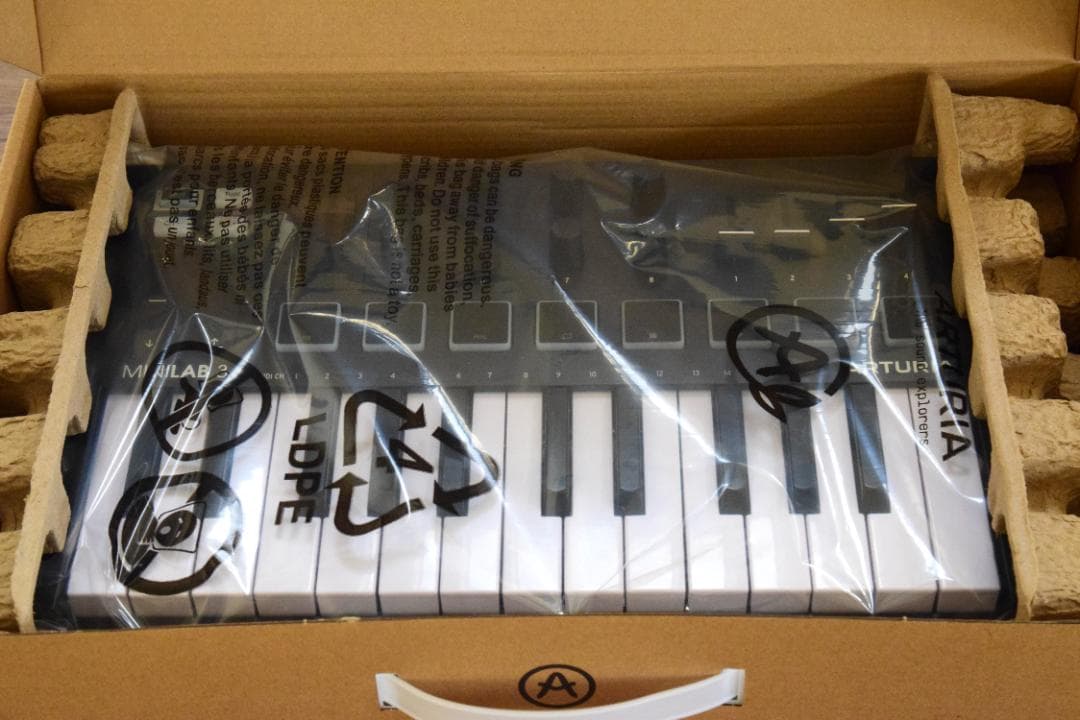 【極美品】ARTURIA MINILAB 3 MIDIキーボード（Black）