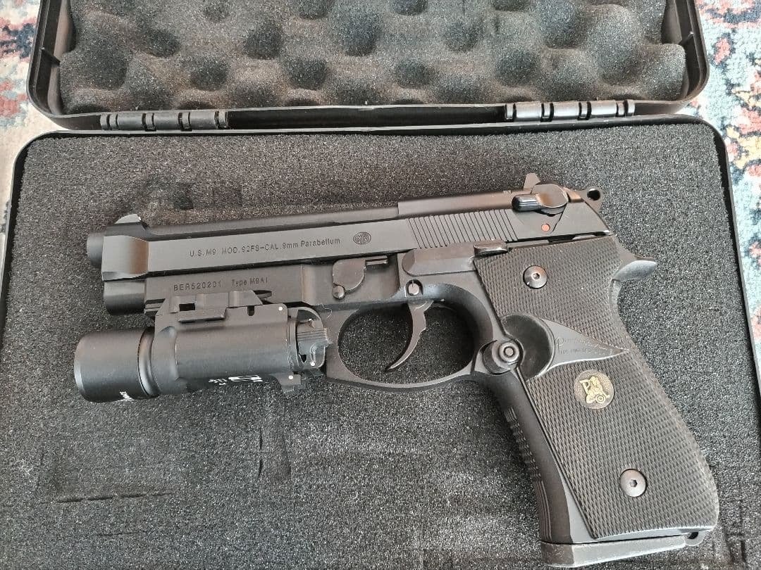 東京マルイ M9A1 ガスブローバック　ライト、パックマイヤー製グリップ