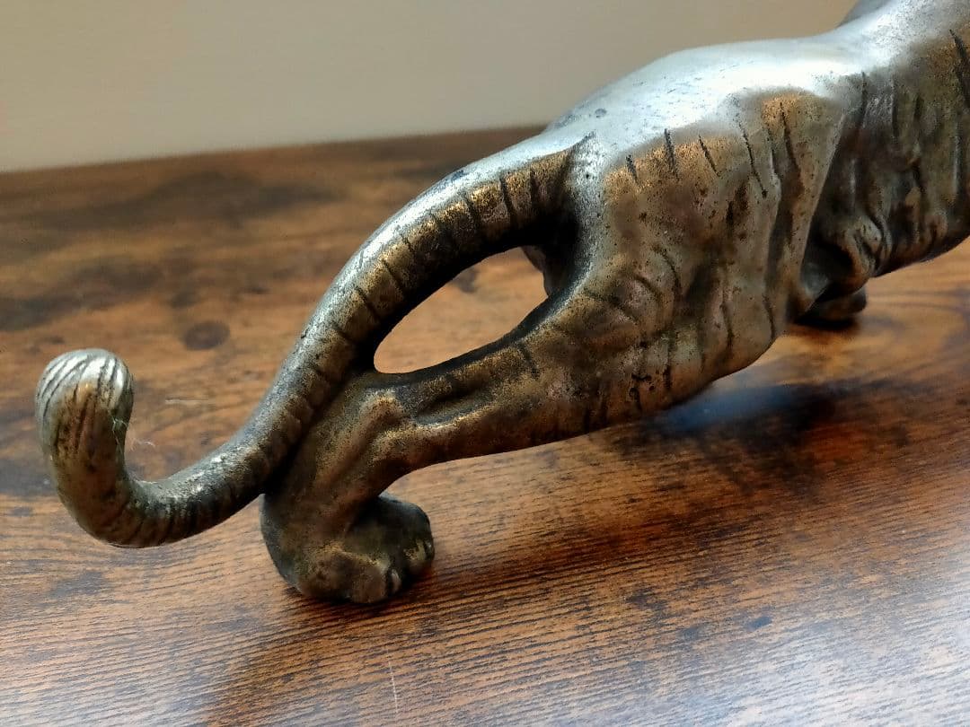 虎　置物　金属製　鉄　ヴィンテージ