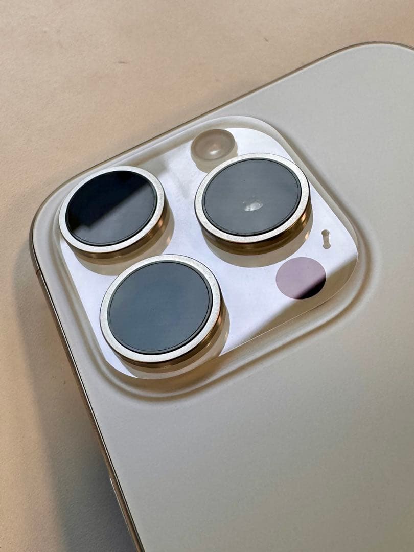 【充電2回】Apple iphone15Pro 256GB ホワイトチタニウム