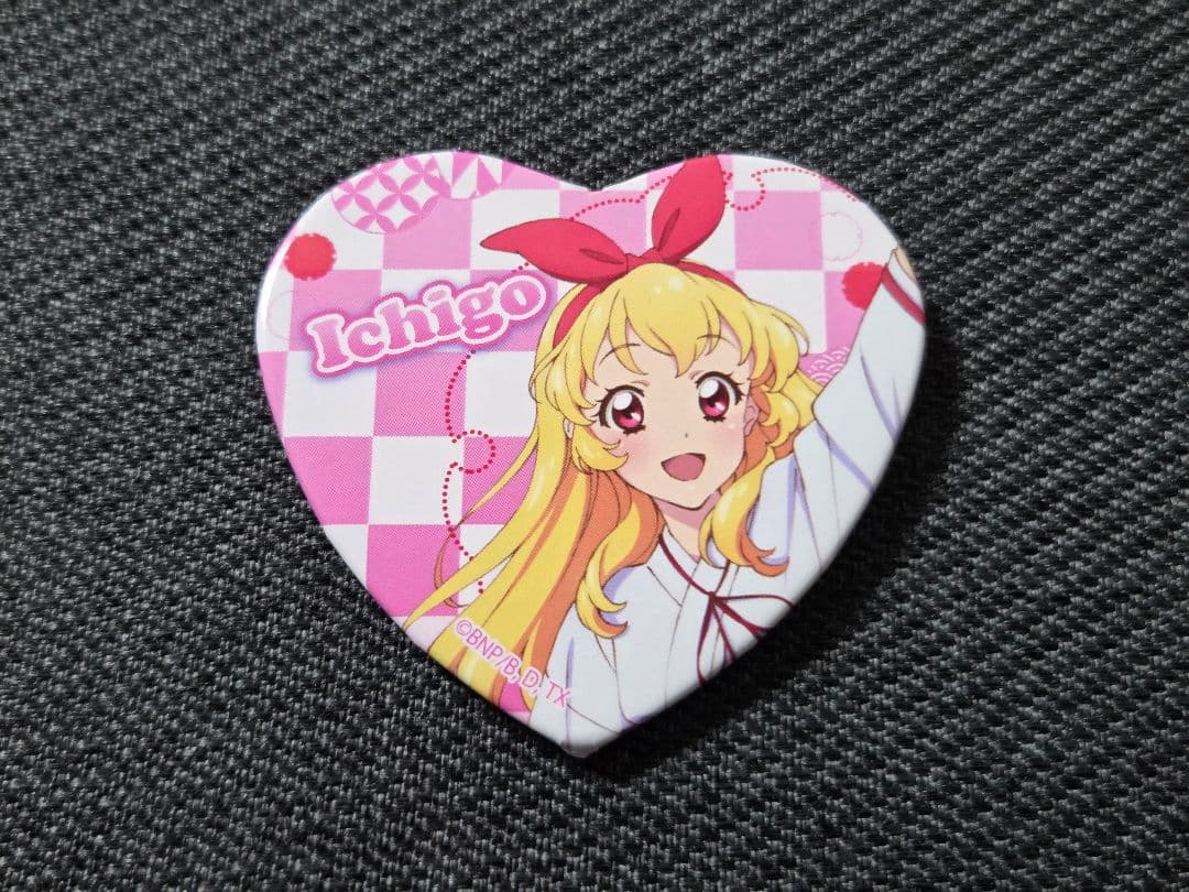 アイカツ　いちご　缶バッジ