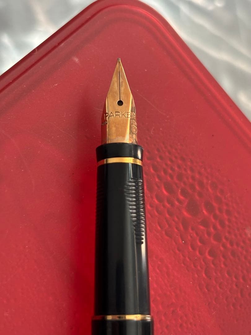 【美品】PARKER パーカー 万年筆 14Kペン先 黒×ゴールドレザーケース付