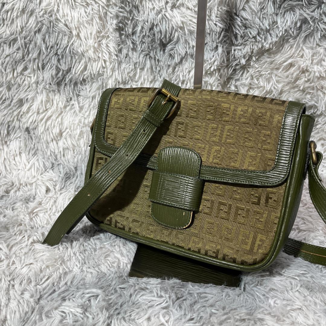 [大人気]　フェンディ　FENDI　ショルダーバッグ　総柄　レザー